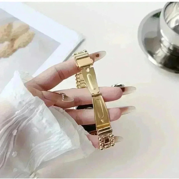 Elegant Stainless Steel Apple Watch Band - Picture 2 of 3